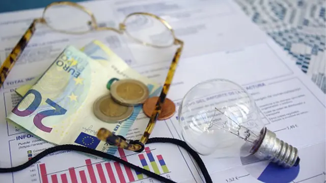 Україна просить Європу припинити фінансувати агресію Росії і відмовитися від російських енергоносіїв. Але платіжки за газ та електрику в Європі зашкалюють