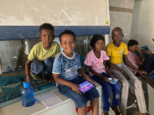 أطفال سودانيون من مرضى السرطان في مستشفى الذرة بولاية الجزيرة
