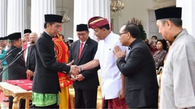 Presiden Jokowi menetapkan Unit Kerja Presiden Pembinaan Ideologi Pancasila untuk menghadapi makin menguatnya kelompok serta ideologi Islam yang ekstrim.