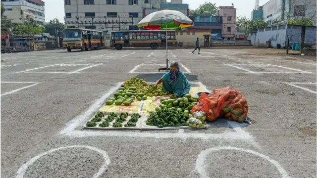 సామాజిక దూరం, స్వీయ నిర్బంధం