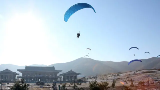 เกาหลีเหนือซ้อมรบ