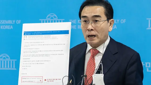 태영호 국민의힘 의원이 지난해 12월25일 오후 서울 여의도 국회 소통관에서 ‘태영호 의원실’ 사칭 메일 관련 기자회견을 하고 있다.