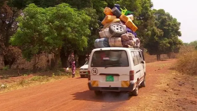 每天有成千上万人逃离南苏丹