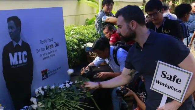 လိင်စိတ်တိမ်းညွတ်မှုကို ဖွင့်ဟဝန်ခံခိုင်းရာကတဆင့် ကိုယ့်ကိုယ်ကိုယ် သတ်သေခဲ့