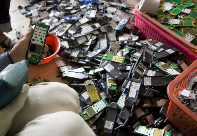 Guiyu nchini China ndio mji unaopokea taka nyingi za kielektroniki ulimwenguni