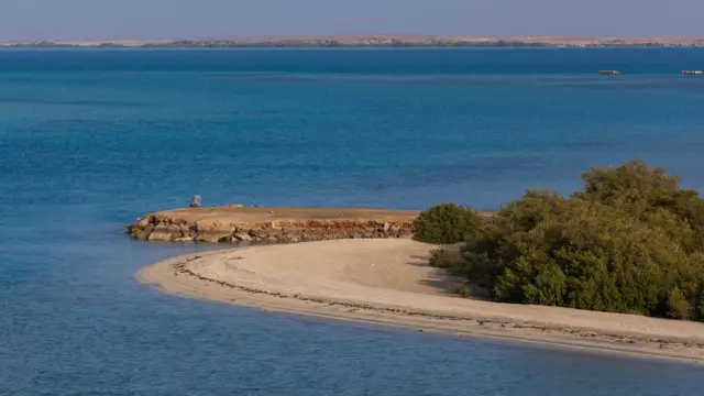 সৌদি আরবের দক্ষিণে লোহিত সাগরের তীর