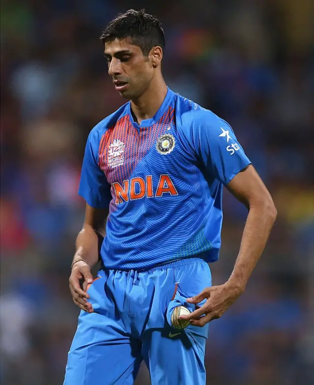 ભારતીય ક્રિકેટ ટીમના બોલર આશિષ નેહરા