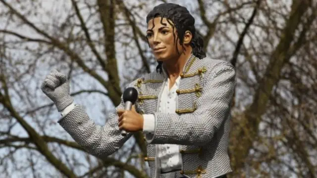 statue of Michael Jackson