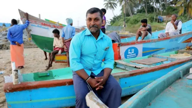 தீவில் தவித்த தமிழக மீனவர்கள்