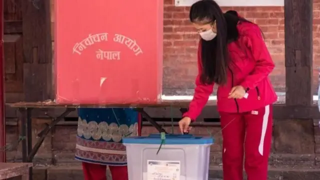 मतदान गरिँदै