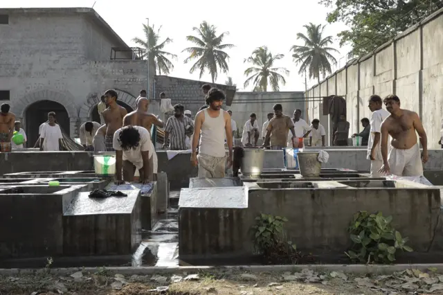 சொர்க்கவாசல் விமர்சனம்: ஆர்.ஜே.பாலாஜி புதுமுக இயக்குநருடன் இணைந்து வெற்றி பெற்றாரா?