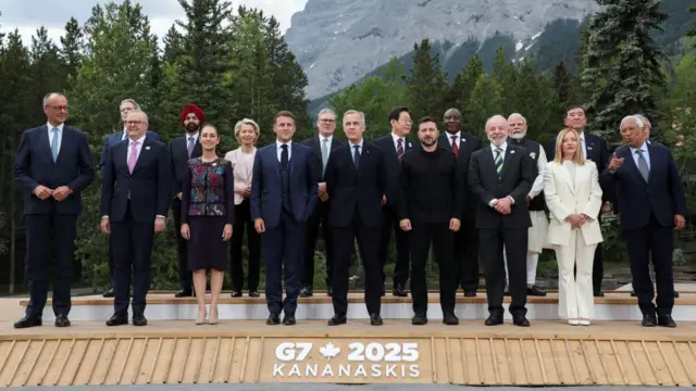 Групповая фотография участников саммита — без Дональда Трампа