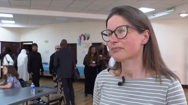 Gabadh timo dheer oo xidhan okiyaalo 