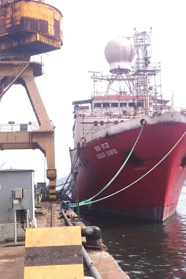 சாகரகன்யா, விசாகப்பட்டினம், பாம்புகளால் தொழிலாளர்கள் அச்சம்