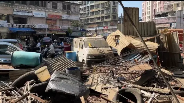 मिरा रोड येथील नया नगरमध्ये अनधिकृत दुकानांवर पालिकेची कारवाई