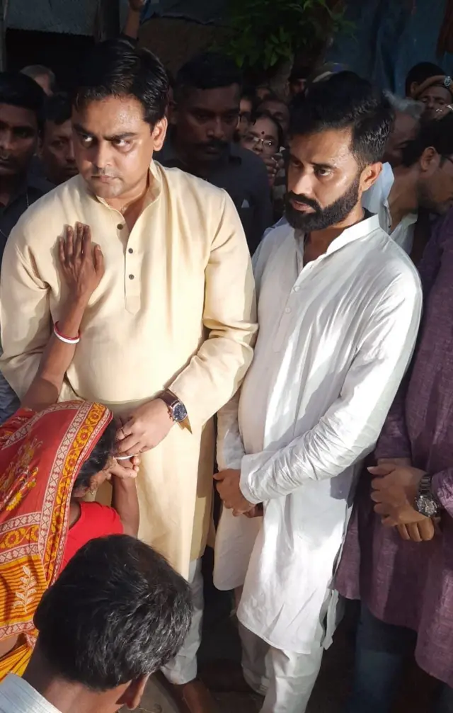 কেন্দ্রীয় জাহাজ প্রতিমন্ত্রী শান্তনু ঠাকুর (বাঁয়ে)