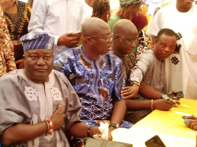 Awon osere tiata nibi adura ikeyin fun oloogbe Olofa Ina