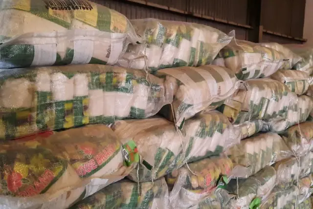 Ilustrasi gudang penyimpanan stok gula pasir.