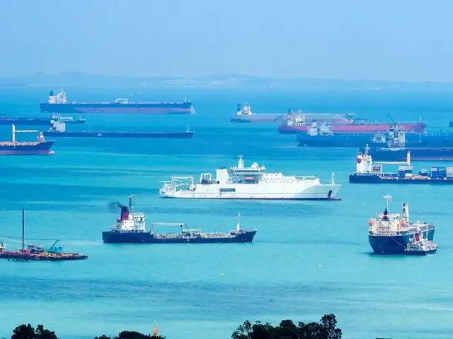 मलक्का जलडमरूमध्य दुनिया के सबसे व्यस्त समुद्री मार्गों में से एक माना जाता है