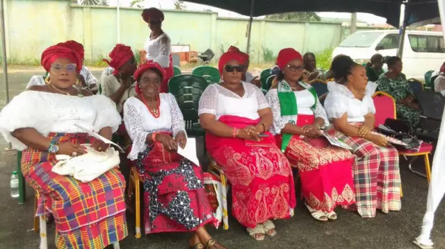 Ụmụnwaanyị ndị Umuahia na-eme nzụkọ