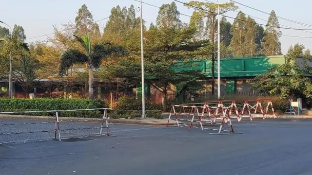 လုံခြုံရေးတင်းကျပ်ထားတဲ့ တရုတ်ကောင်စစ်ဝန်ချုပ်ရုံးရှိရာလမ်း(ပုံဟောင်း)