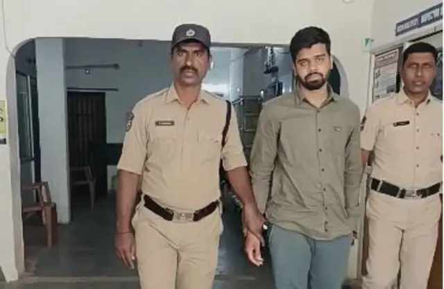 డాక్టర్ సైఫ్‌ను పోలీసులు కోర్టులో హాజరుపరిచారు