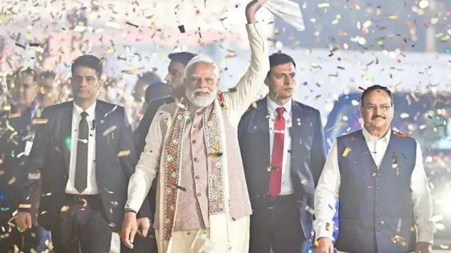 బిహార్ అసెంబ్లీ ఎన్నికల్లో విజయం తర్వాత బీజేపీ కేంద్ర కార్యాలయంలో ప్రధాని మోదీ