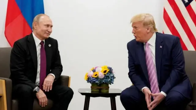 Putin ve Trump 2019'da Japonya'nın Osaka kentinde düzenlenen G20 zirvesinde
