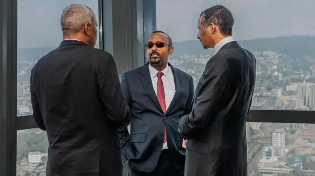 Janaraalonni Sudaan lamaan egeree biyyattiirratti wal dhaban erga lola eegalanii baatii saddeet ta'eera