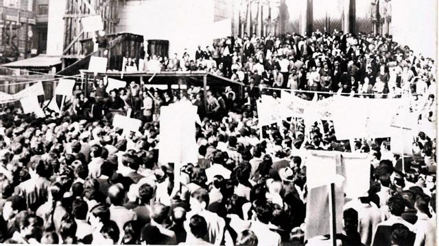 Movimento sindicalista no 1º de maio de 1968 na praça da Sé em São Paulo