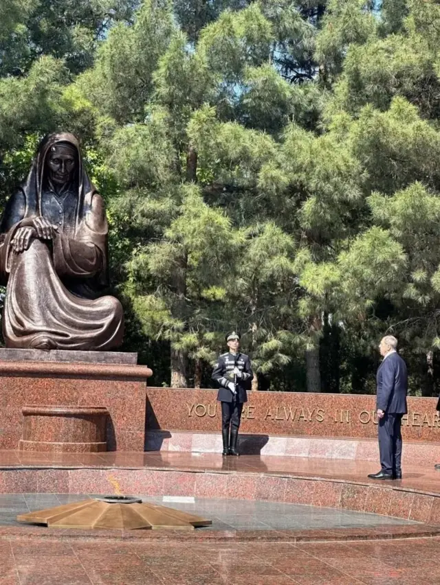 Yalangoch Lyusi Pinder va Mishel Marsh