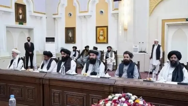 سال گذشته هیات «مفتی‌های طالبان» طرح پرداخت حقوق کارکنان بازنشسته‌ دولتی را برای بررسی شرعی بودن به شورای وزیران خود فرستاد