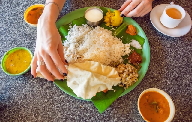 தமிழ்நாட்டில் மாவட்டத்திற்கு மாவட்டம் உணவு வகைகள் மற்றும் சுவைகள் மாறுபடுகின்றன.