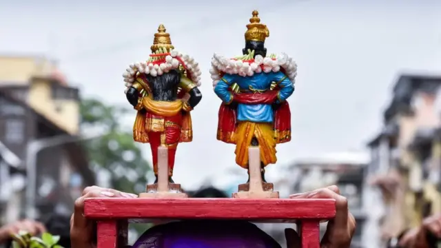 विठ्ठल रुख्मिणी यांचे पाठमोरे चित्र