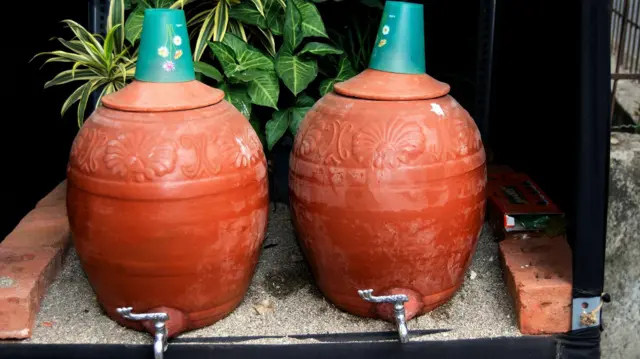 మట్టి కుండలు 