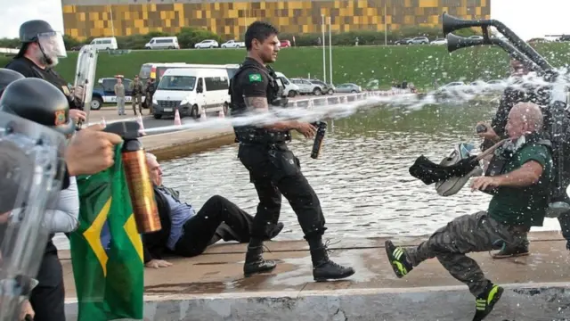 متظاهرون برازيليون