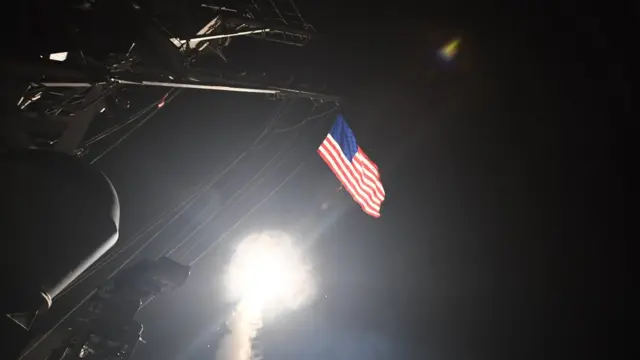 Ракетный удар с американского корабля по сирийской авиабазе