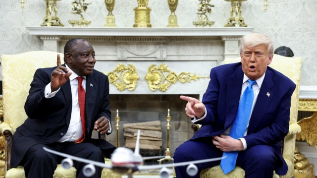  Cyril Ramaphosa yicaye muri Maison Blanche ari kumwe na Donald Trump muri Rusama 2025. 