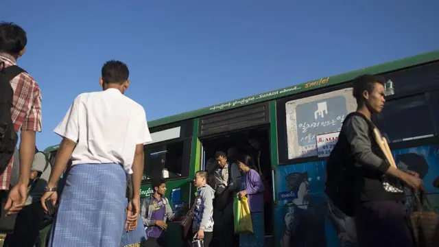 ၂၀၁၇ နှစ်တုန်းက YBS ယာဉ်မြင်ကွင်း 