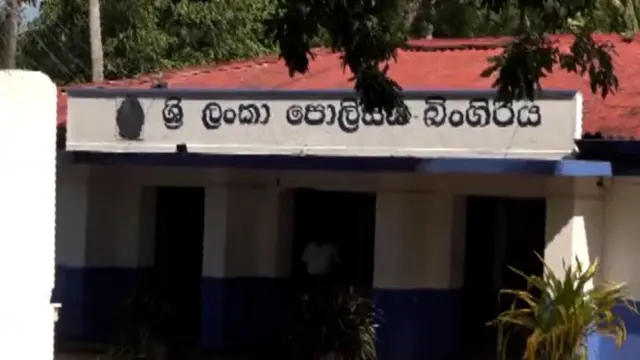 මාධ්‍යවේදී දිනෙත් කුමාර පසුගිය නොවැම්බර් 30 වැනිදා පෙරවරුවේ බිංගිරිය පොලිසිය ඉදිරිපිටට පැමිණියේ බිංගිරිය ගැටුලාව ගම්මානයේ ගම් වැසියන් කීප දෙනෙකු හමුවී ඔවුන්ගේ ප්‍රකාශ රූගත කර ගැනීම සඳහාය.