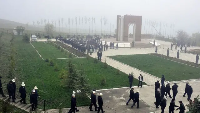 акция поминовения погибших в столкновениях 2010 года