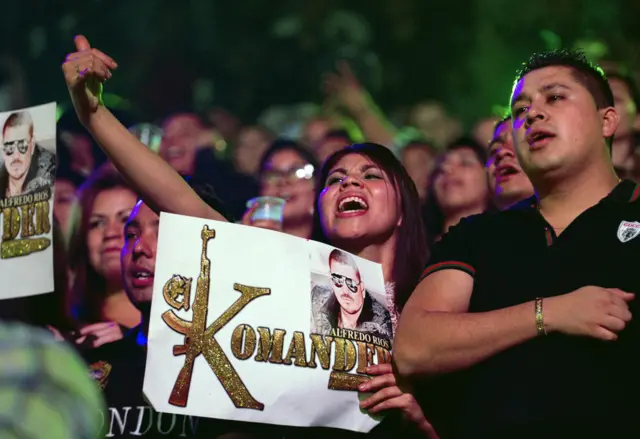 Fanáticos en un concierto del Komander