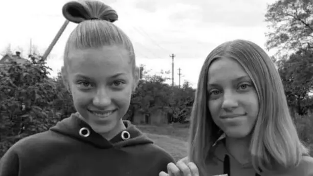 Yuliya ve Anna Aksenchenko