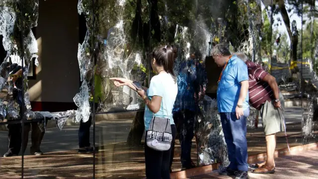 Vidrios del Congreso destruidos
