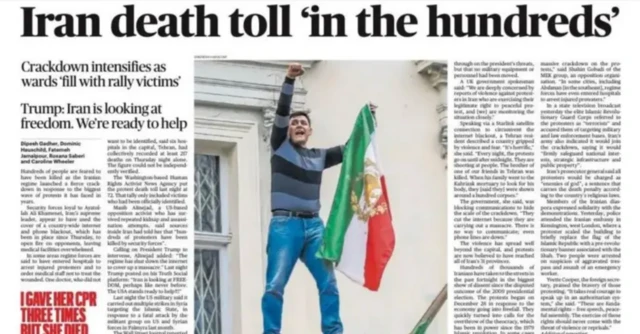 The Times gazetesinin manşetinde, elinde eski İran bayrağı tutan protestocu var
