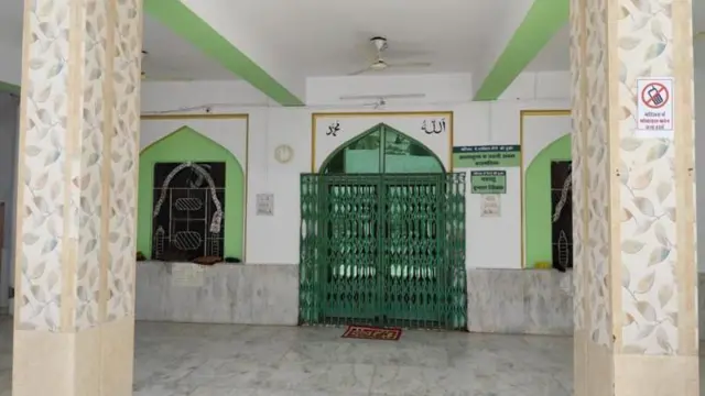 மசூதிக்குள் மௌலவி கொலை