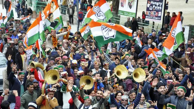 हिमाचल प्रदेश के कुल्लु में कांग्रेस का जश्न