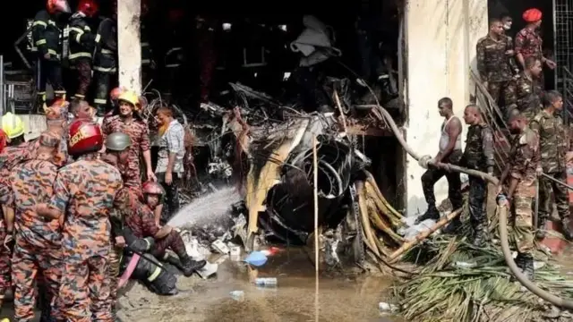 حادثے کے بعد بنگلہ دیشی فوج، فائر سروس اینڈ سول ڈیفنس اور دیگر رضاکاروں نے عمارت میں پھنسے افراد کو نکالنے کے لیے مشترکہ امدادی کارروائی میں حصہ لیا۔