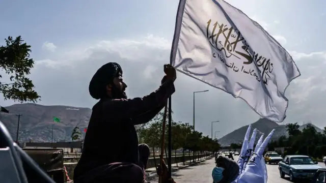 یک سالگی سقوط 