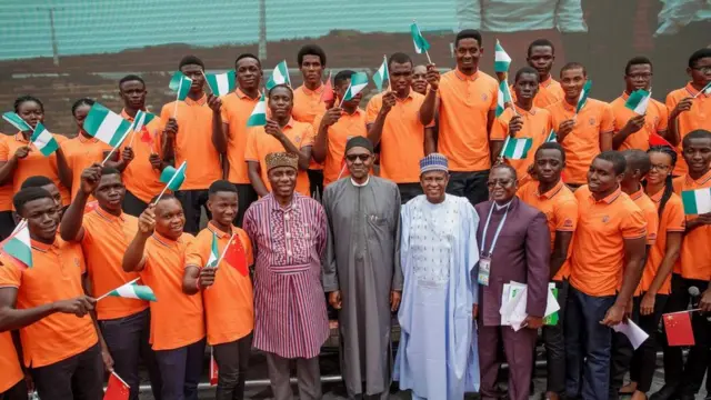 Aworan ipade Buhari pẹlu awọn ọmọ Naijiria ni China